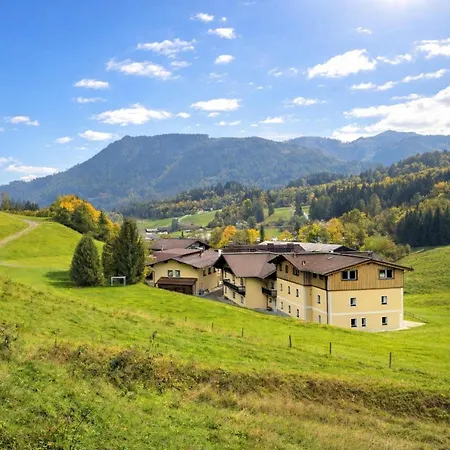 Tauernlodge Eben E4 Chalet *